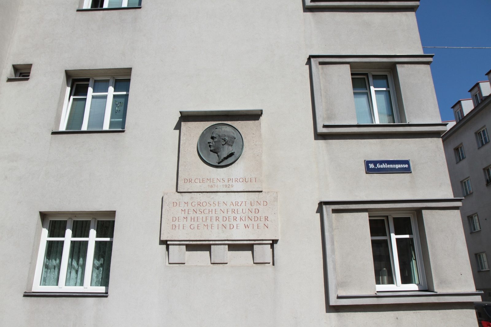 Clemens Pirquet von Cesenatico's monument, Vienna - 02.jpg